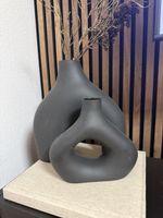 H&M Home Vasen aus Steingut, schwarz, matt