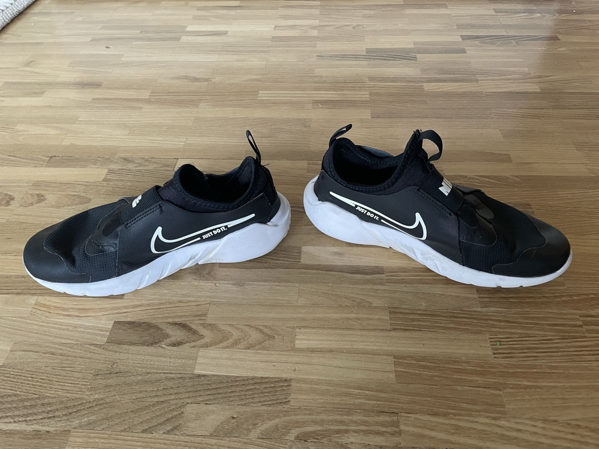 Nike Scarpe per ragazzi: Nike Kinder-Turnschuhe Schwarz / Grösse 36 – Usato da Wiesendangen venduto da armandinho 2