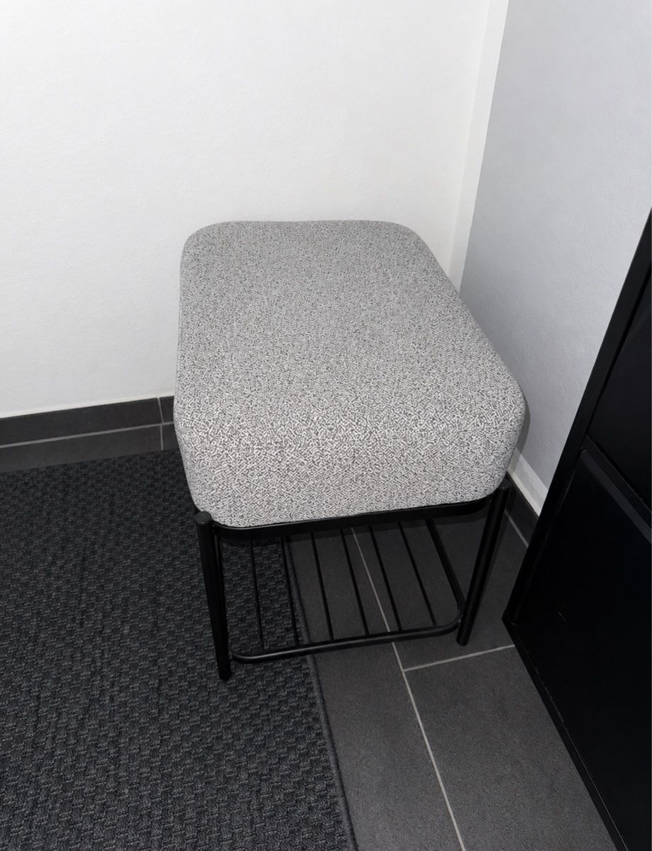 Westwing Sgabelli: Westwing Bouclé-Hocker Milou mit Ablagefläche – Usato da Winterthur venduto da fij_f65r