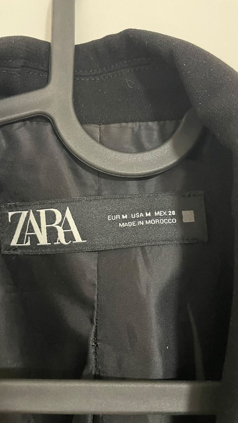 Zara Vestes: Zara Blazer schwarz Grösse M – D'occasion à Zufikon par sil_7nt7 3