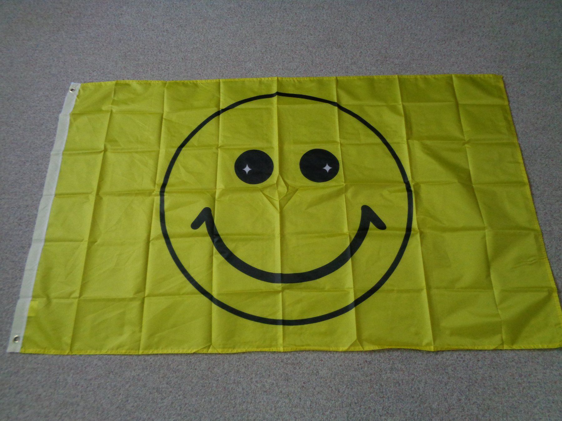 Fahnen: Smiley Fahne 90 x 150 cm – Neu und originalverpackt aus Langenbruck von Gumsi 1