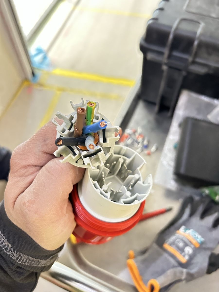 Stecker: Kupplung 32A 6h – Gebraucht aus Visp von Dom87dom 2