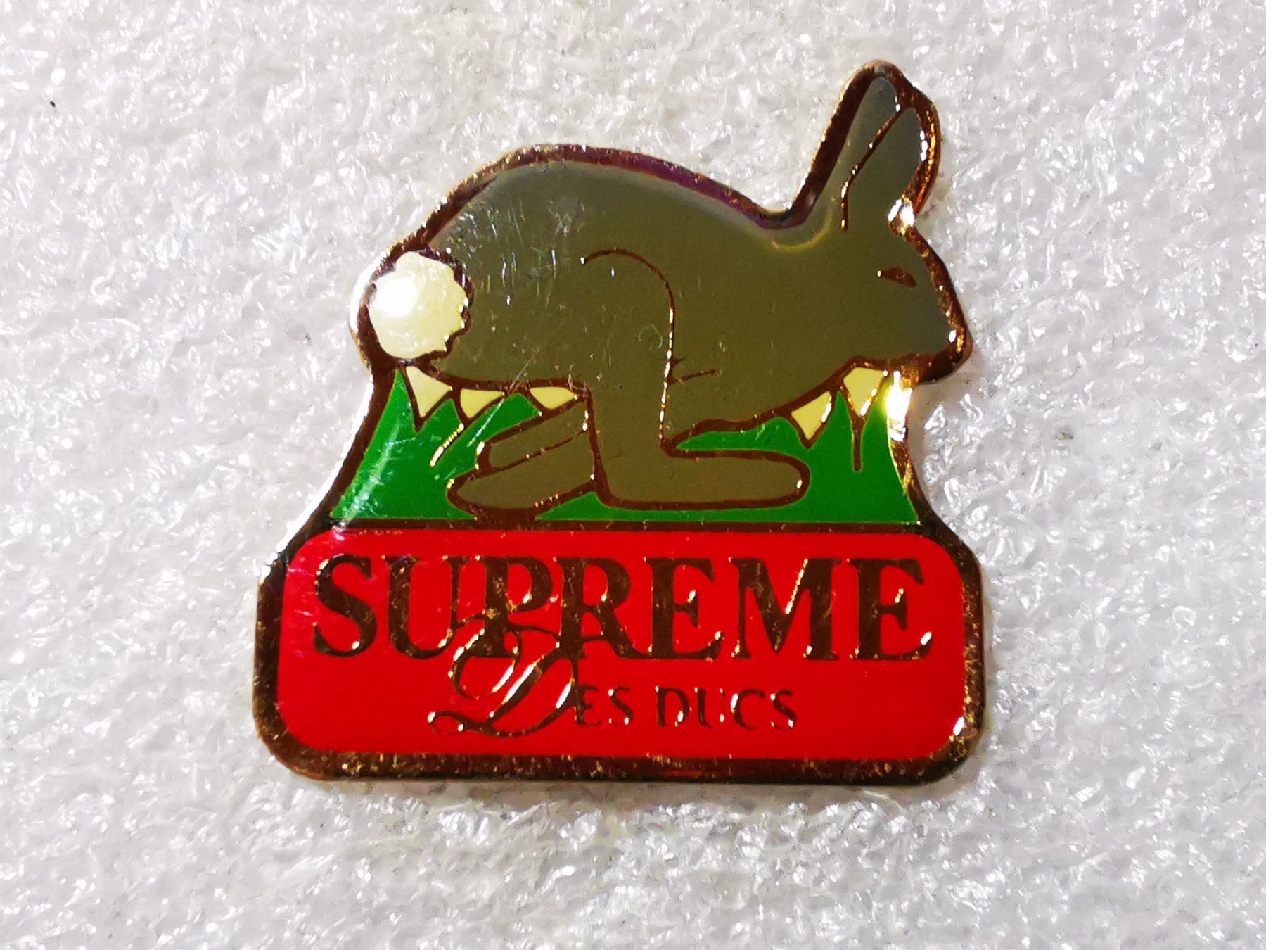 Placchette & Badge: Ansteckpin 77: Supreme des ducs – Usato da Oppligen venduto da Pin-Fall-Shop