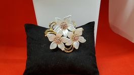 Elegante Vintage Brosche mit Blumenmuster, goldfarben