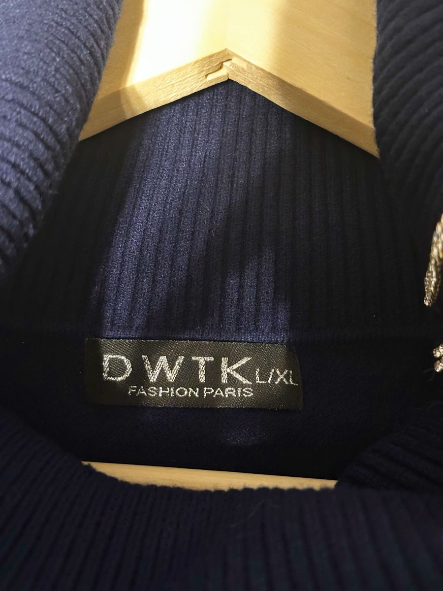 Maglioni & Felpe: DWTK Pullover blau mit Reisverschluss Grösse L/XL – Usato da Eglisau venduto da Brewster1 3