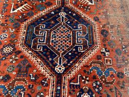 Charaktervoller Shiraz Antik Teppich aus Persien 198×145cm