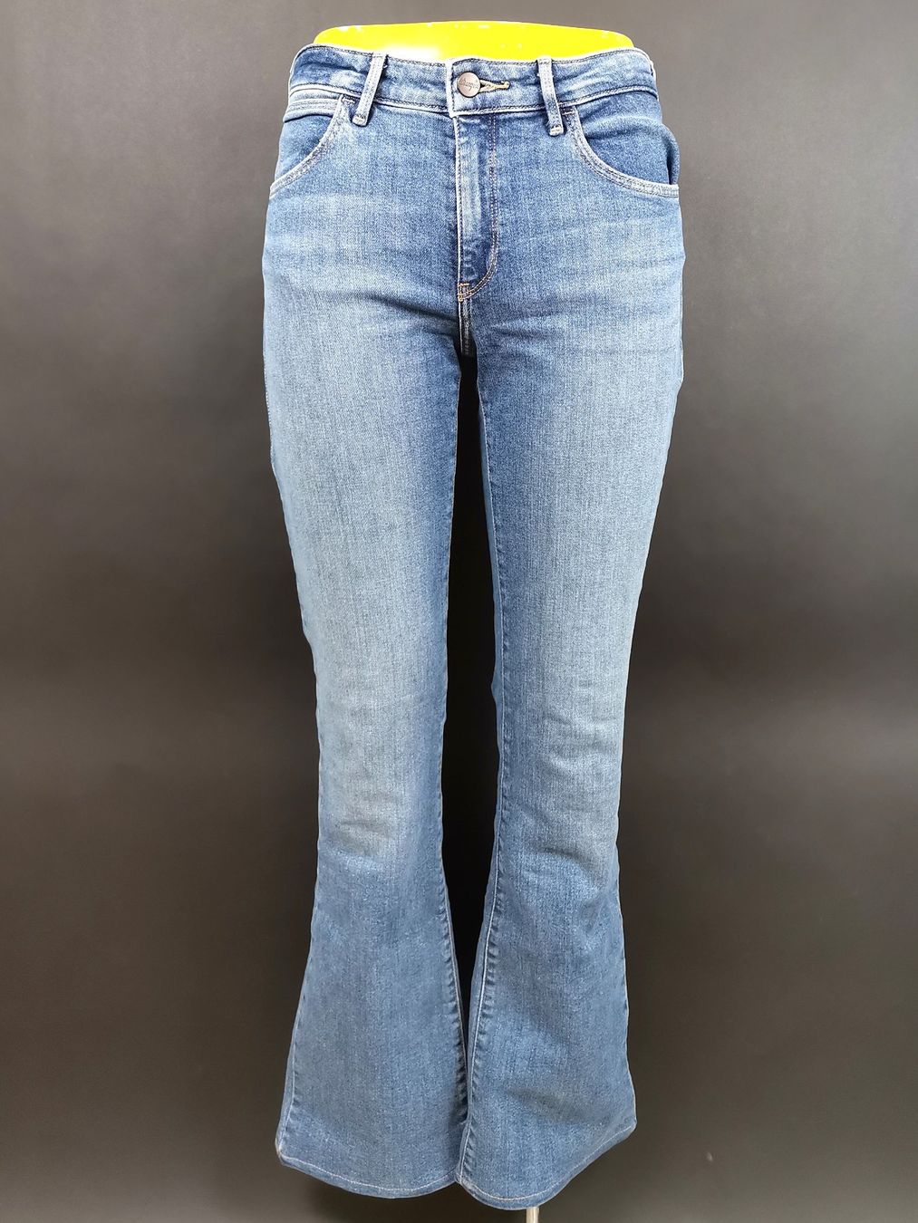 Wrangler Jeans: WRANGLER Jeans Bootcut Damen – Gebraucht aus Schaffhausen von Restwert_SH