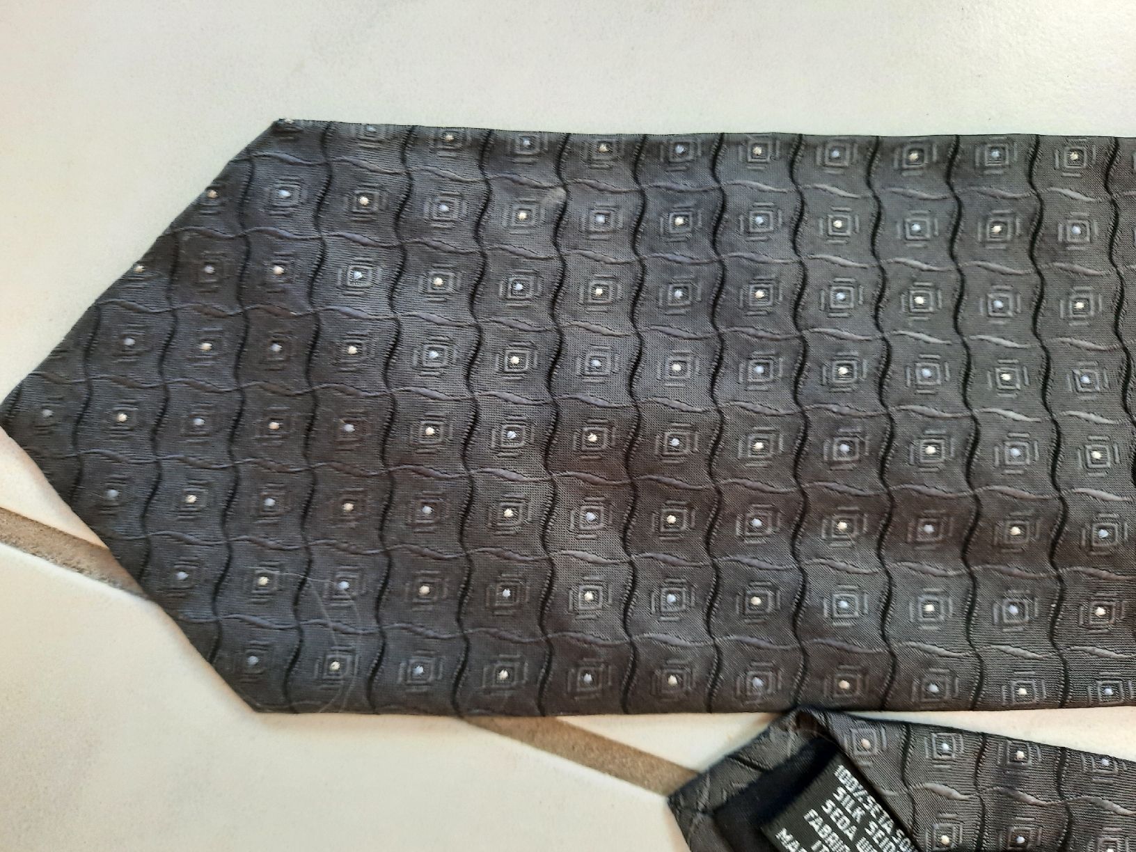 Hugo Boss Cravates: HUGO BOSS, CRAVATE. 100% SOIE – D'occasion à Le Locle par marylise01 3