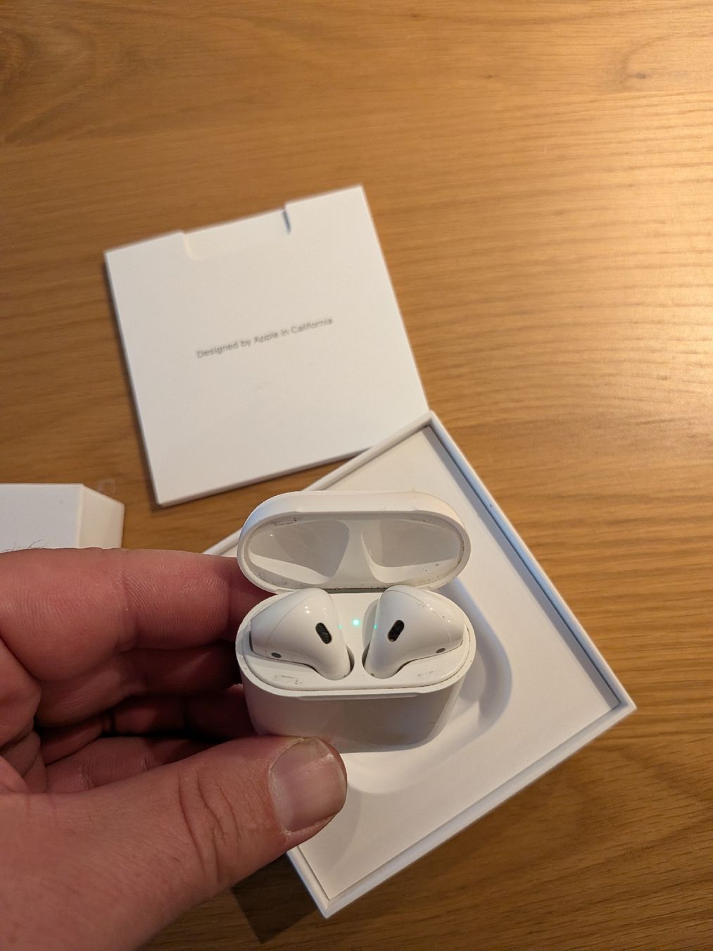 Apple Cuffie: Apple AirPods 2. Generation inkl. Ladecase – Usato da Steinhausen venduto da MikeAir 1