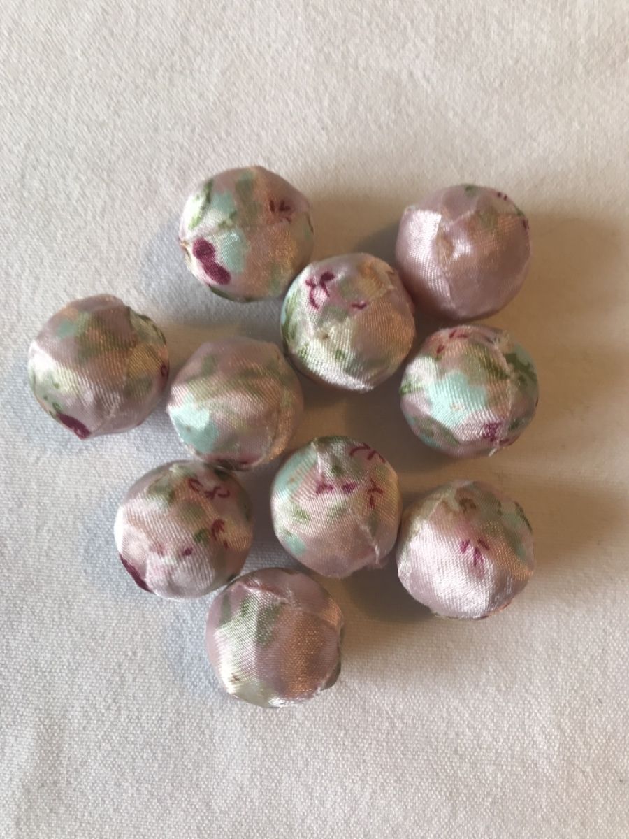 Perle (finte): wunderschöne Stoffperlen in rosa – Usato da Baden venduto da jdif 3