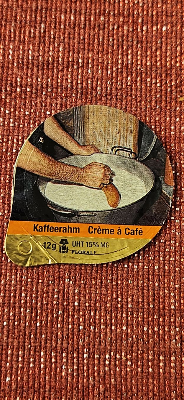 Kaffeerahmdeckel: Kaffeerahmdeckel  – Gebraucht aus Basel von Melibu
