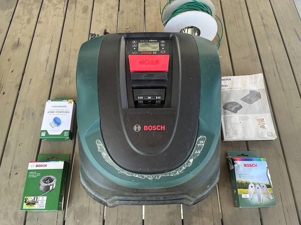 Tondeuses à gazon: Pack Robot Tondeuse Bosch Indego S+500 Abri + Accessoires – D'occasion à Leytron par ilias_08 3
