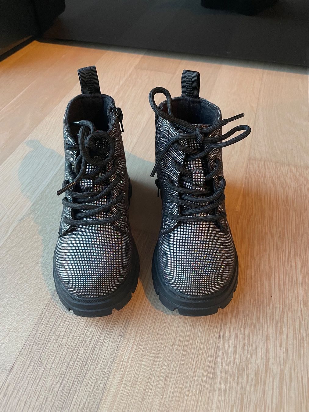 Zara Schuhe für Mädchen: Zara Stiefel Mädchen Grösse 23 – Gebraucht aus Zürich von catutska 1