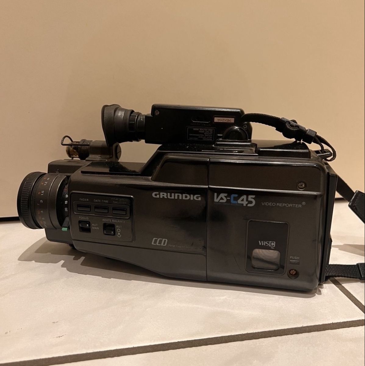 Caméscopes: VHS-C camcorder ab 1.- – Défectueux à Zürich par Program.