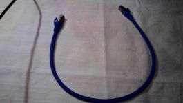 Kurzes Ethernet Kabel Blau
