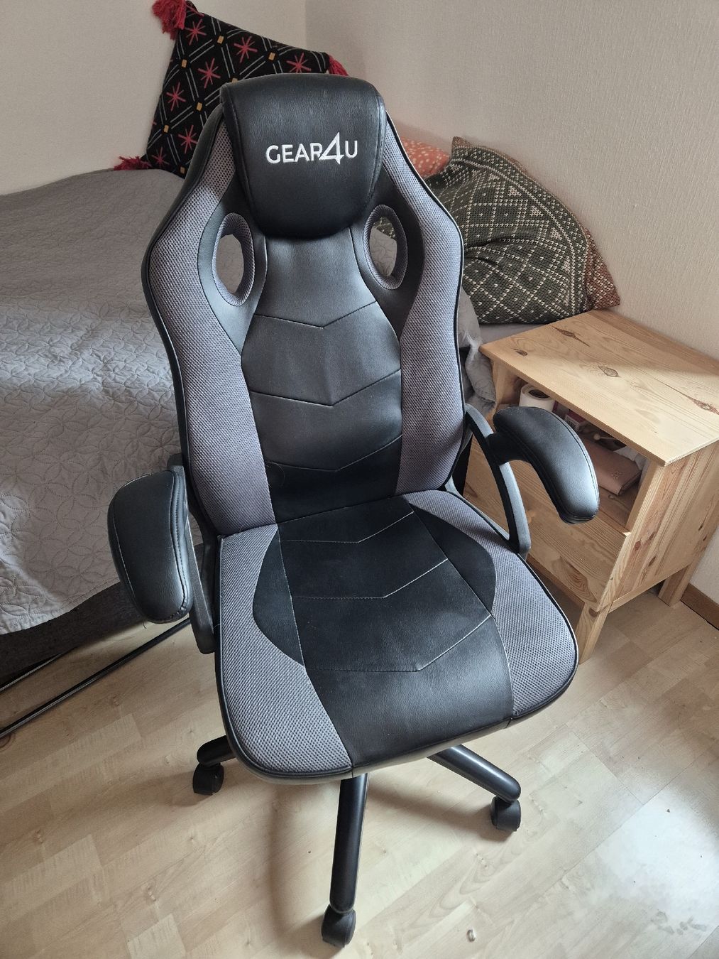 Chaises: Gaming Chair – D'occasion à Arzier-Le Muids par pol_p7py