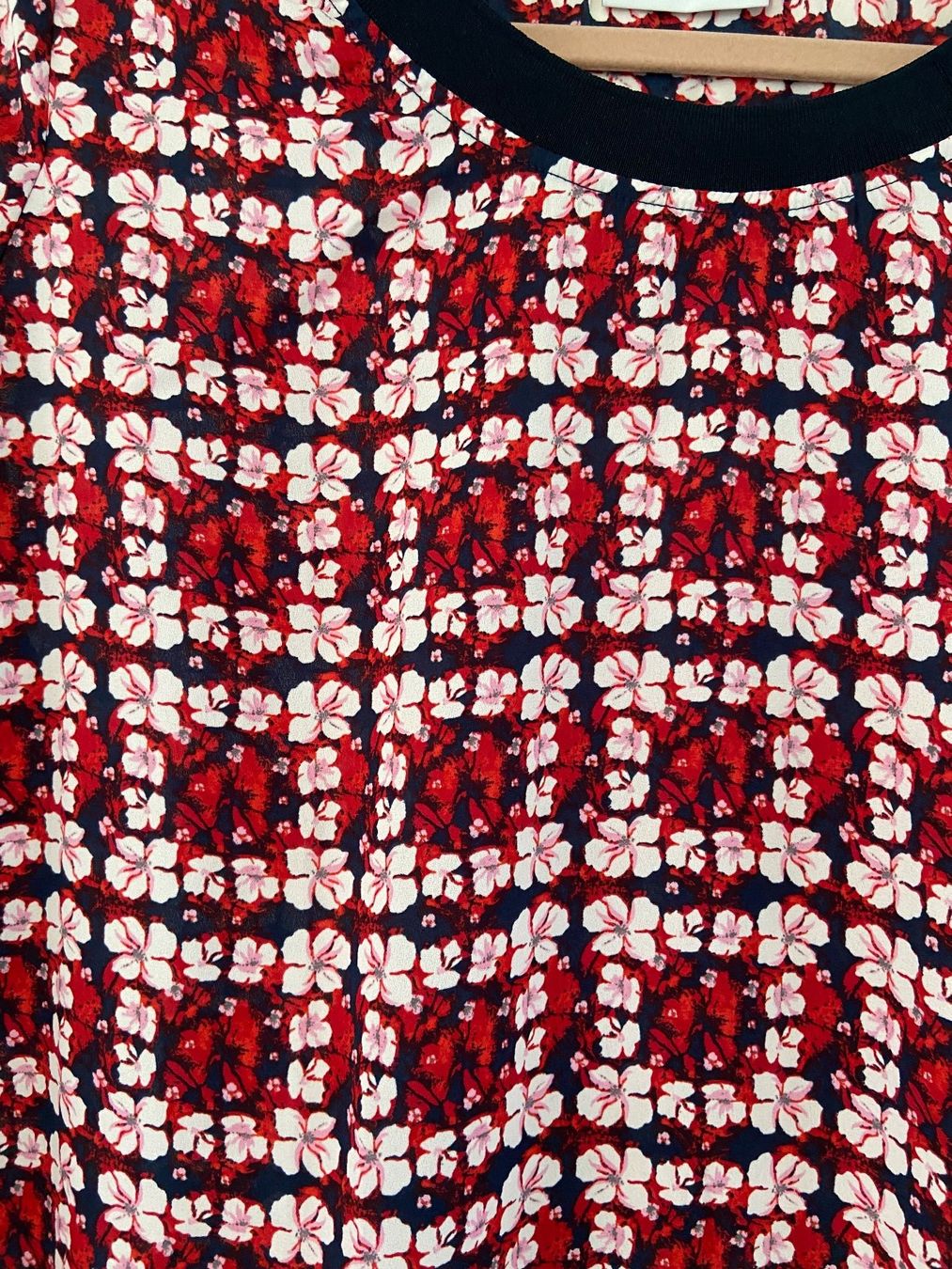 C&A Camicette: Bluse 52 / 54 Rot weiss blau Blumen neu – Nuovo (secondo la descrizione) da Luzern venduto da waterfront1 2