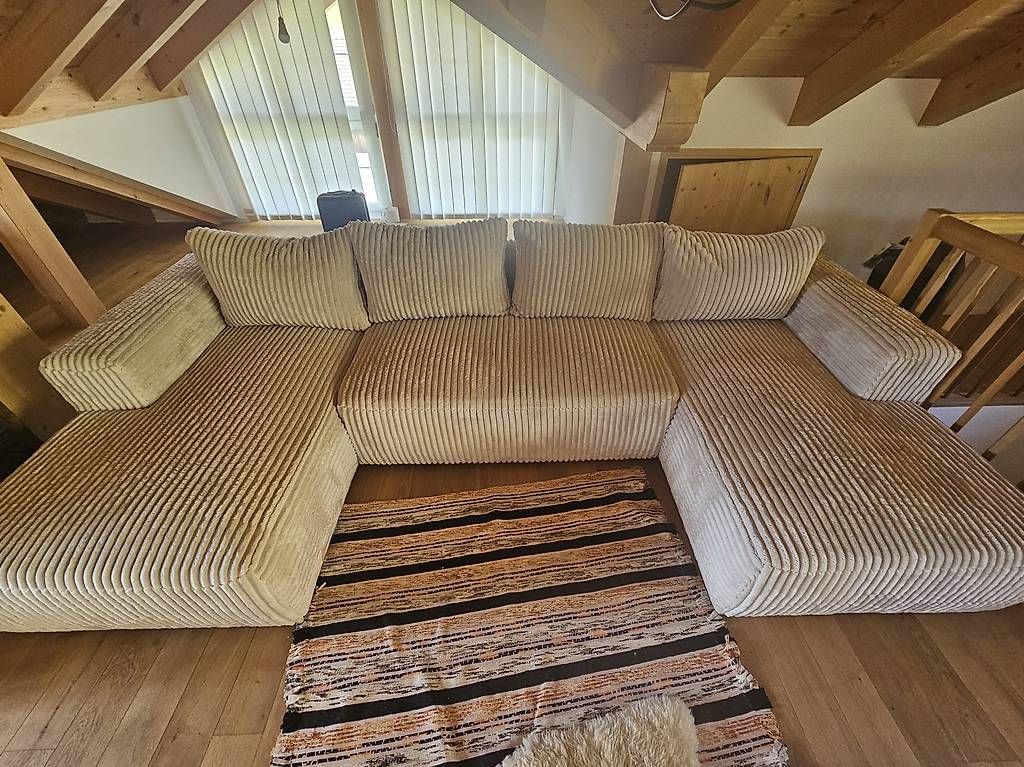 Divani: Grosse Wohnlandschaft Breitcord beige | mit Schlaffunktion – Usato da Glattbrugg venduto da Yu-Gi-Oh_Sale