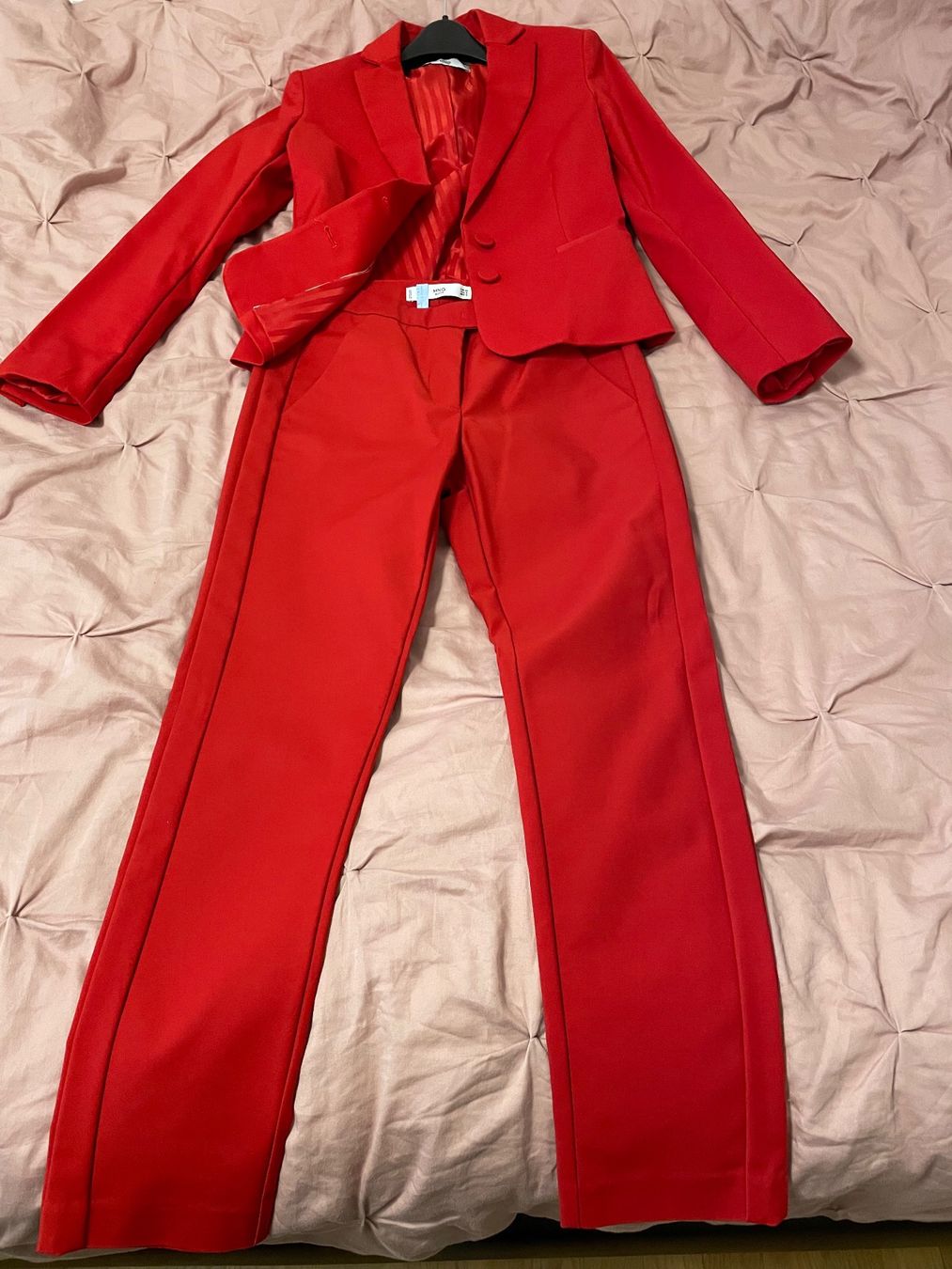 Completi & Tailleur: Roter Anzug – Usato da Recherswil venduto da Kaltrina10