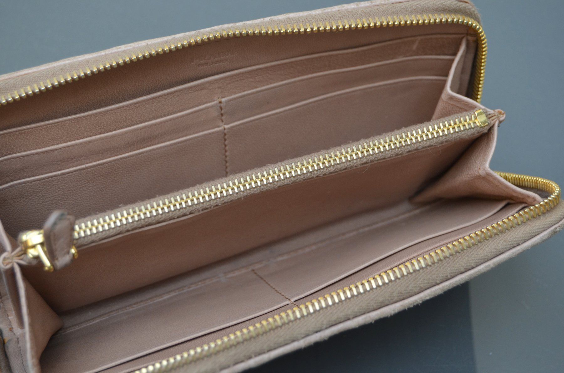 Prada Portamonete: Prada Geldbörse / Portefeuille – Usato da Collonges venduto da arashee 7