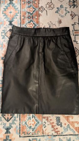 Lederjupe Maje Gr. 36 schwarz - neuwertig