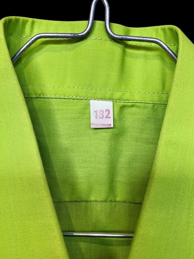 Camicie: Leuchtend limettengrünes Button-Down-Hemd - Größe 132 – Usato da Zug venduto da vinokilo 3
