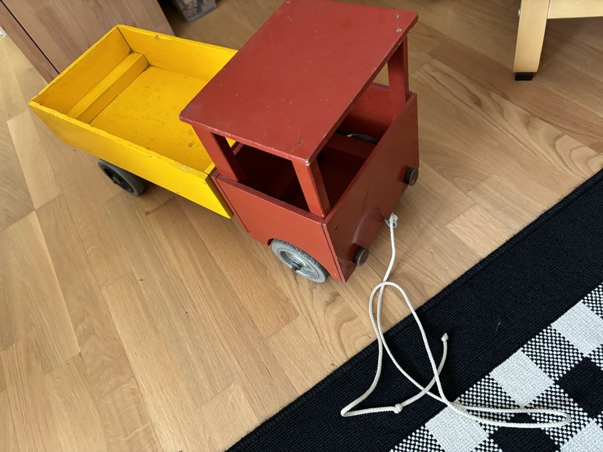 Giocattoli: Holzlastwagen – Usato da Läufelfingen venduto da Schwan14 1