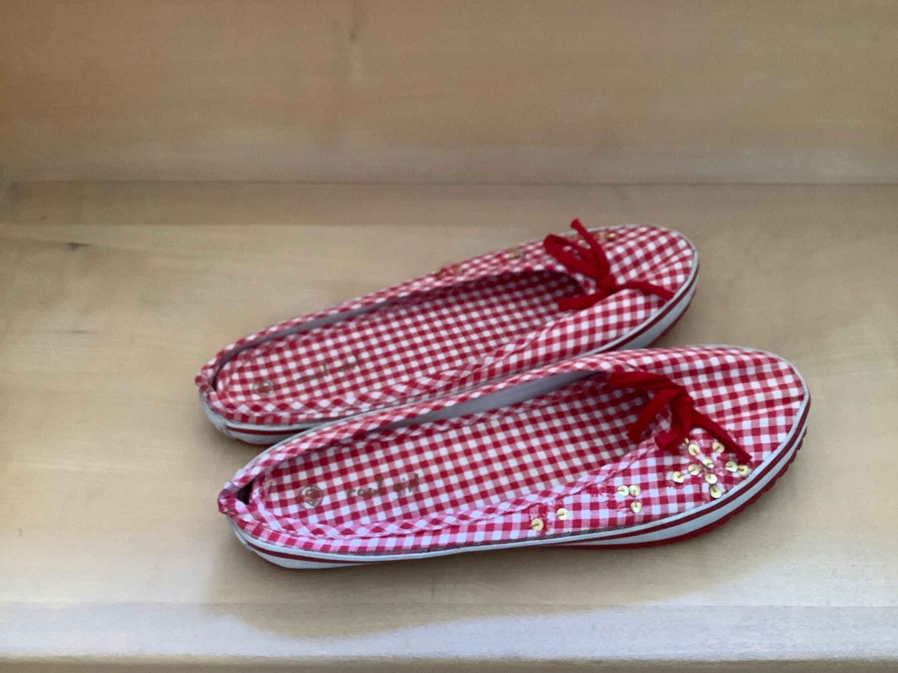 Damenschuhe: Damen- Stoffschlapper – Gebraucht aus Triesen von boston7 1