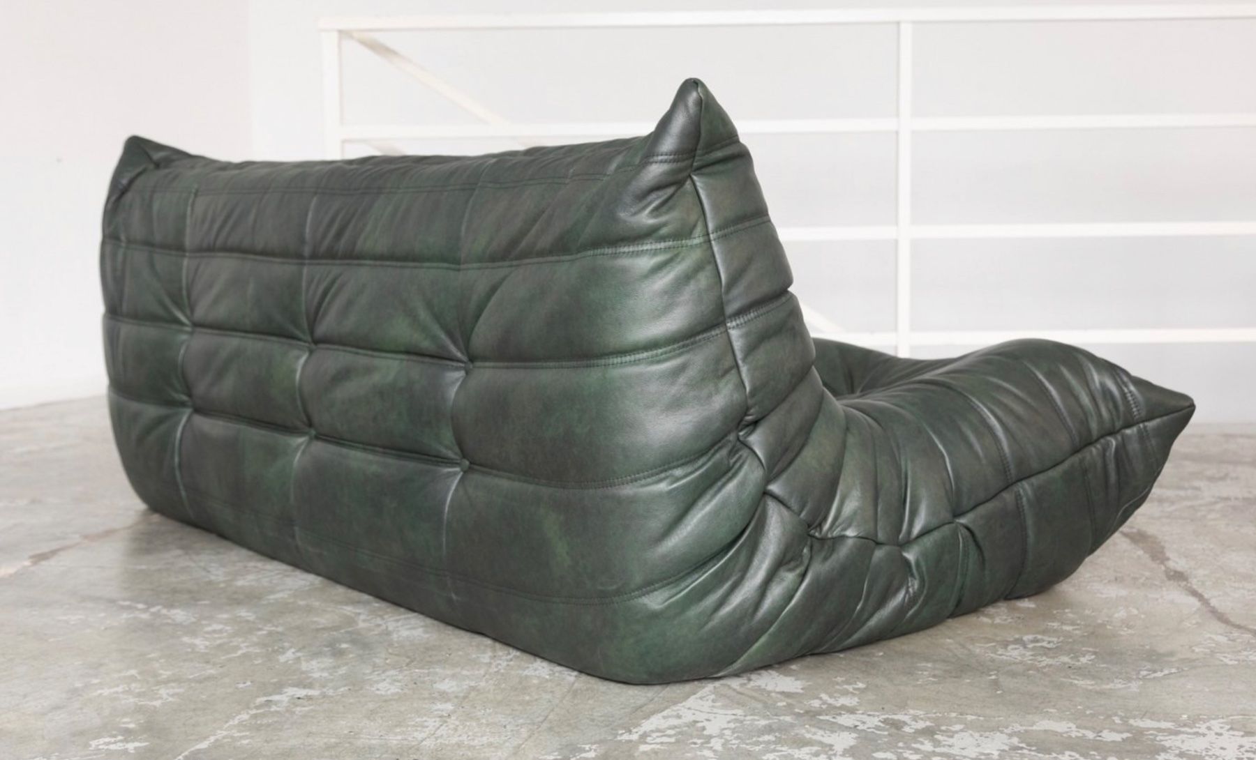 Ligne Roset Divani: 3er Sofa Togo, neu bezogen mit Leder – Nuovo (secondo la descrizione) da Zürich venduto da ERATOMIUM 3