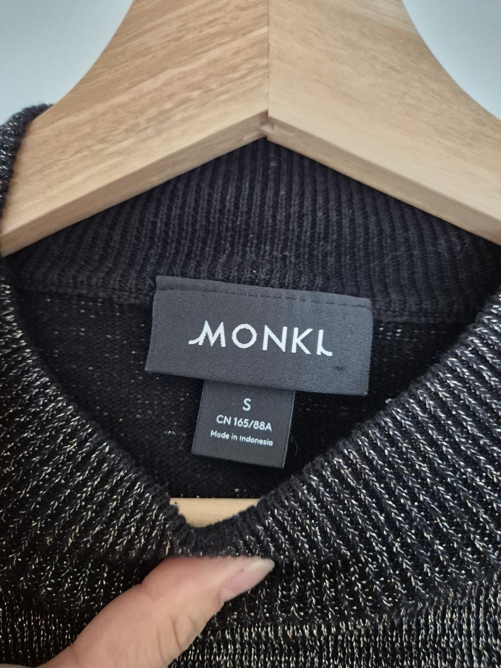Monki Pullover & Sweatshirts: MONKI Cropped Strickpullover Glitzer Schwarz Gr. S – Gebraucht aus Luzern von 2ndlifecloset 2