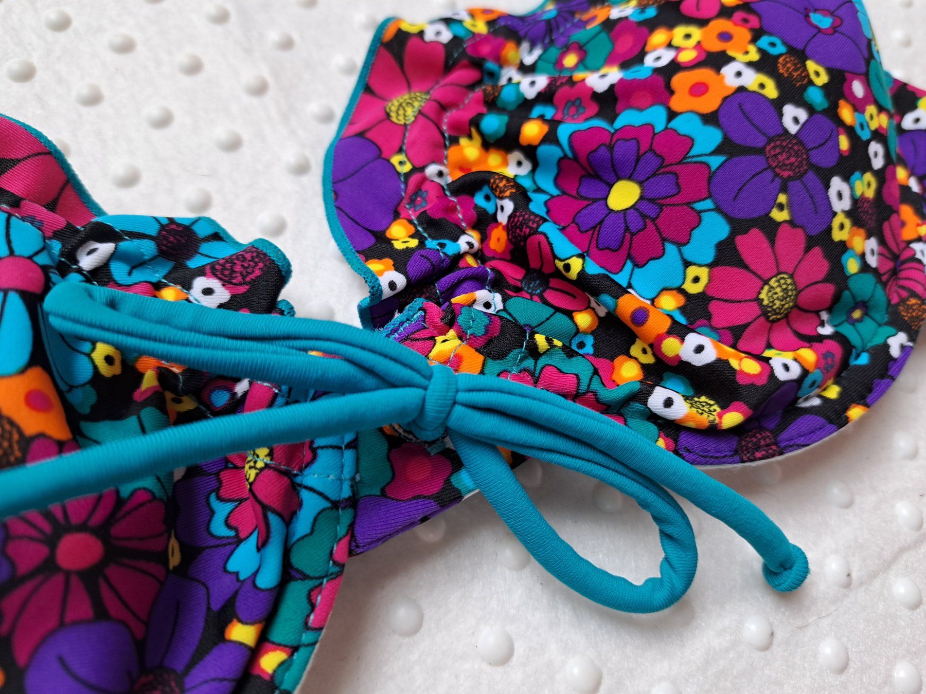 Costumi da bagno & Bikini: Neu! Blumiges Bikinioberteil 34B – Nuovo e nell'imballaggio originale da Gysenstein venduto da joshuas81 1