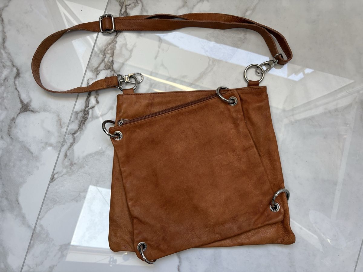 Sacs femmes: Spezielle Ledertasche - 2 in 1  – D'occasion à Estavayer-le-Lac par Mimmy02 2