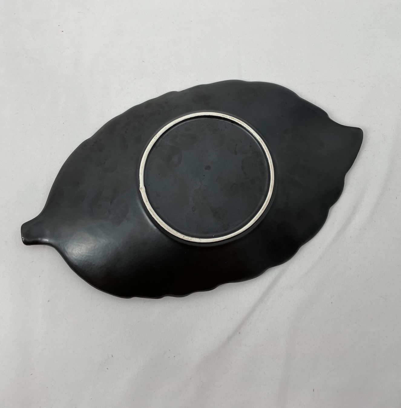 Piatti: Assiette-plat bleu en forme de feuille – Usato da Lausanne venduto da PlusValue_Lausanne 2