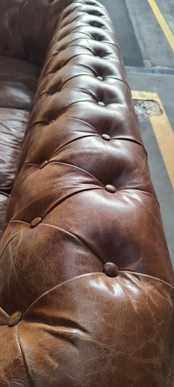 Divani: echt Leder Chesterfield 3er Sofa – Usato da Neuhausen am Rheinfall venduto da PunkyMo 2