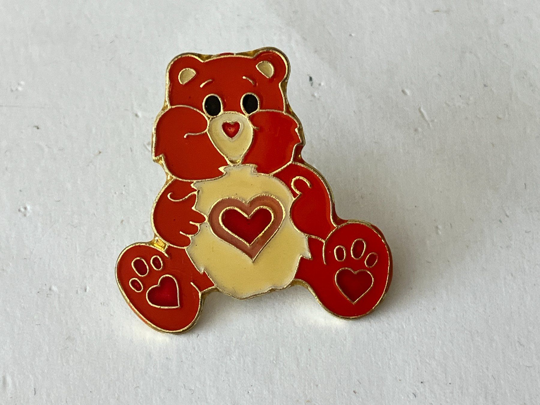 Plaketten & Abzeichen: 1 Pin Teddybar mit Herz – Gebraucht aus Basel von djwwpp