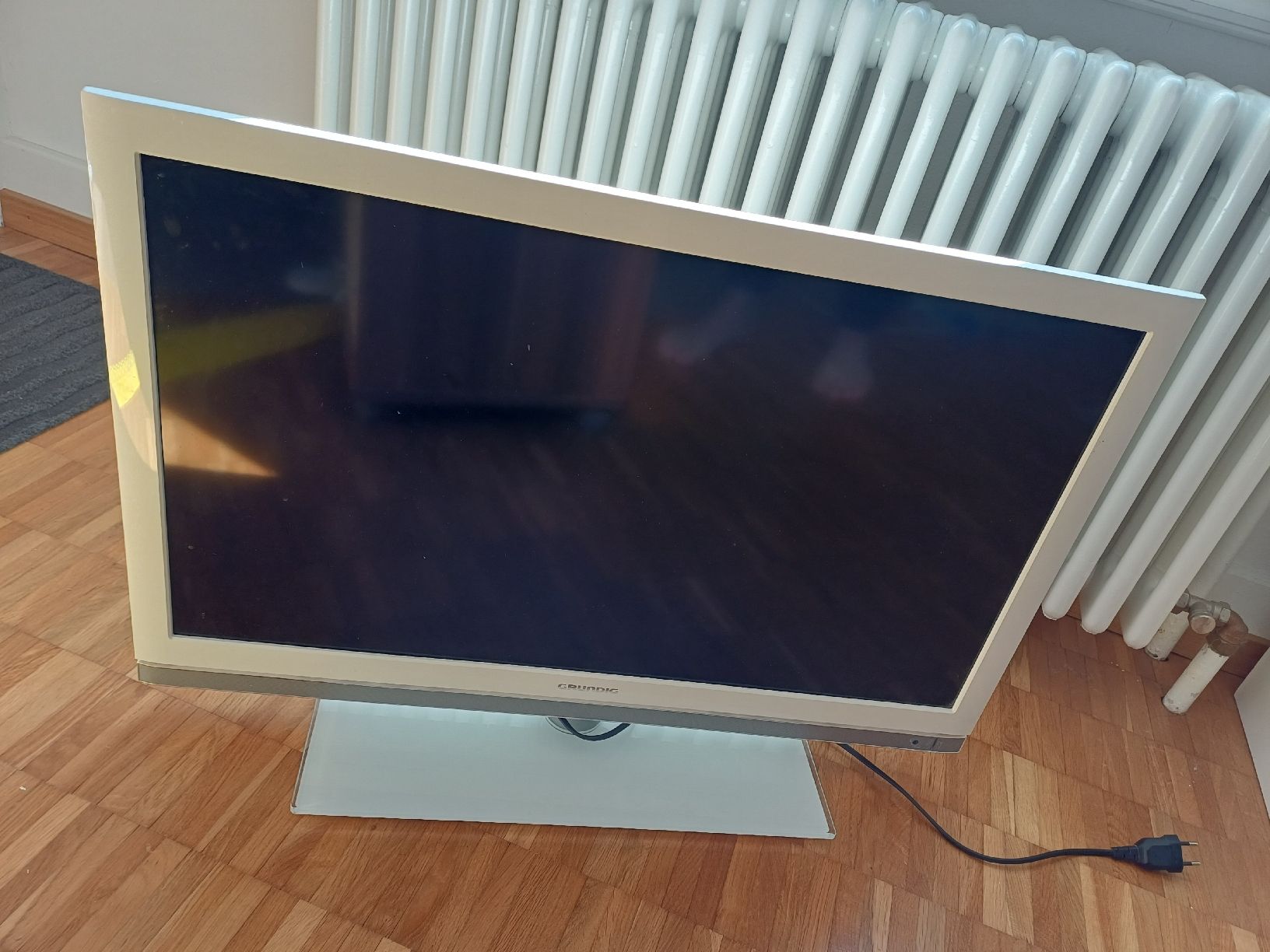 Grundig Televisori: Grundig LCD TV, 32", Typ 32 VLE 8131 WF – Usato da Münchenstein venduto da hbro 1