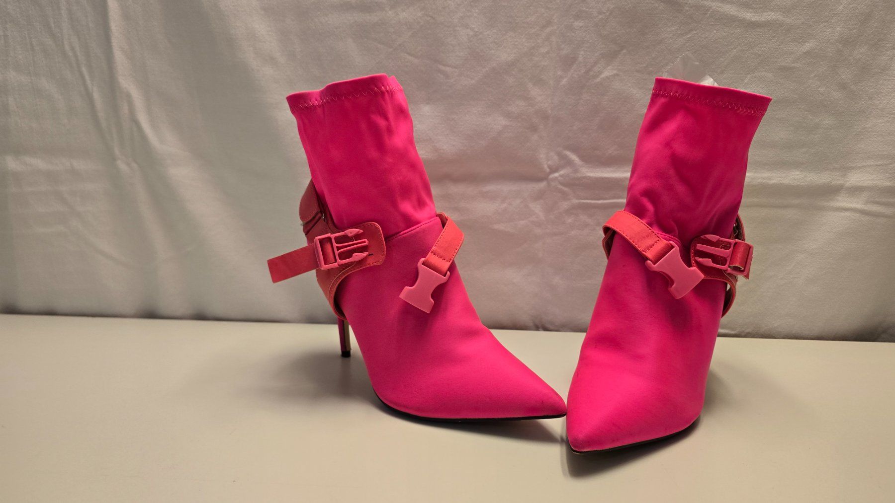 Damenschuhe: Pink fluorescent High Heels Stiletto – Neu (gemäss Beschreibung) aus Zürich von Bobesfee 4