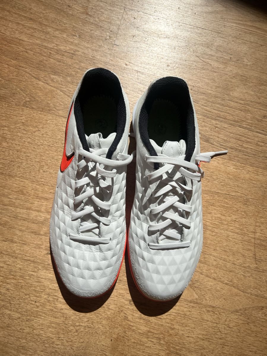 Nike Chaussures hommes: Nike Tiempo Legend 8 Academy IC  – D'occasion à Zürich par JulioZuerich