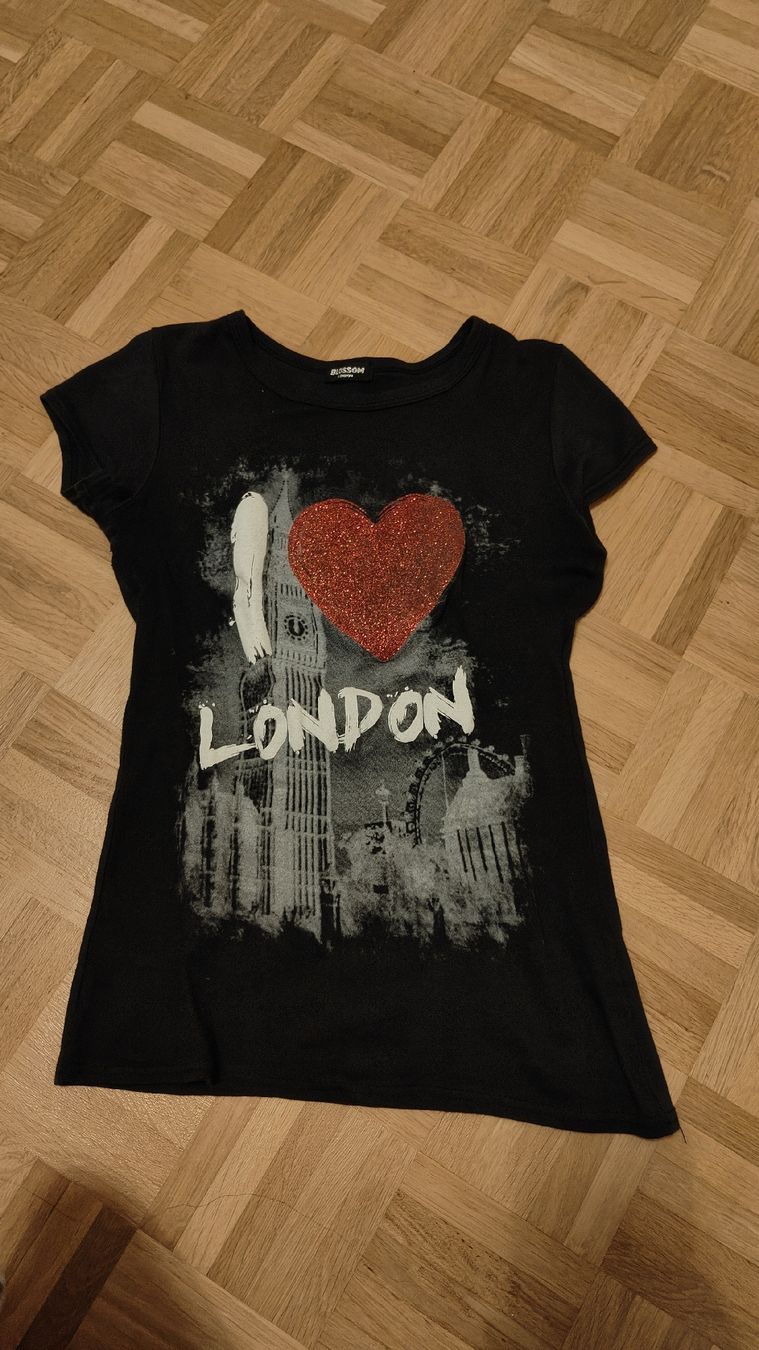 T-shirt: London T-Shirt – Nuovo (secondo la descrizione) da Bern venduto da jes_7mk2