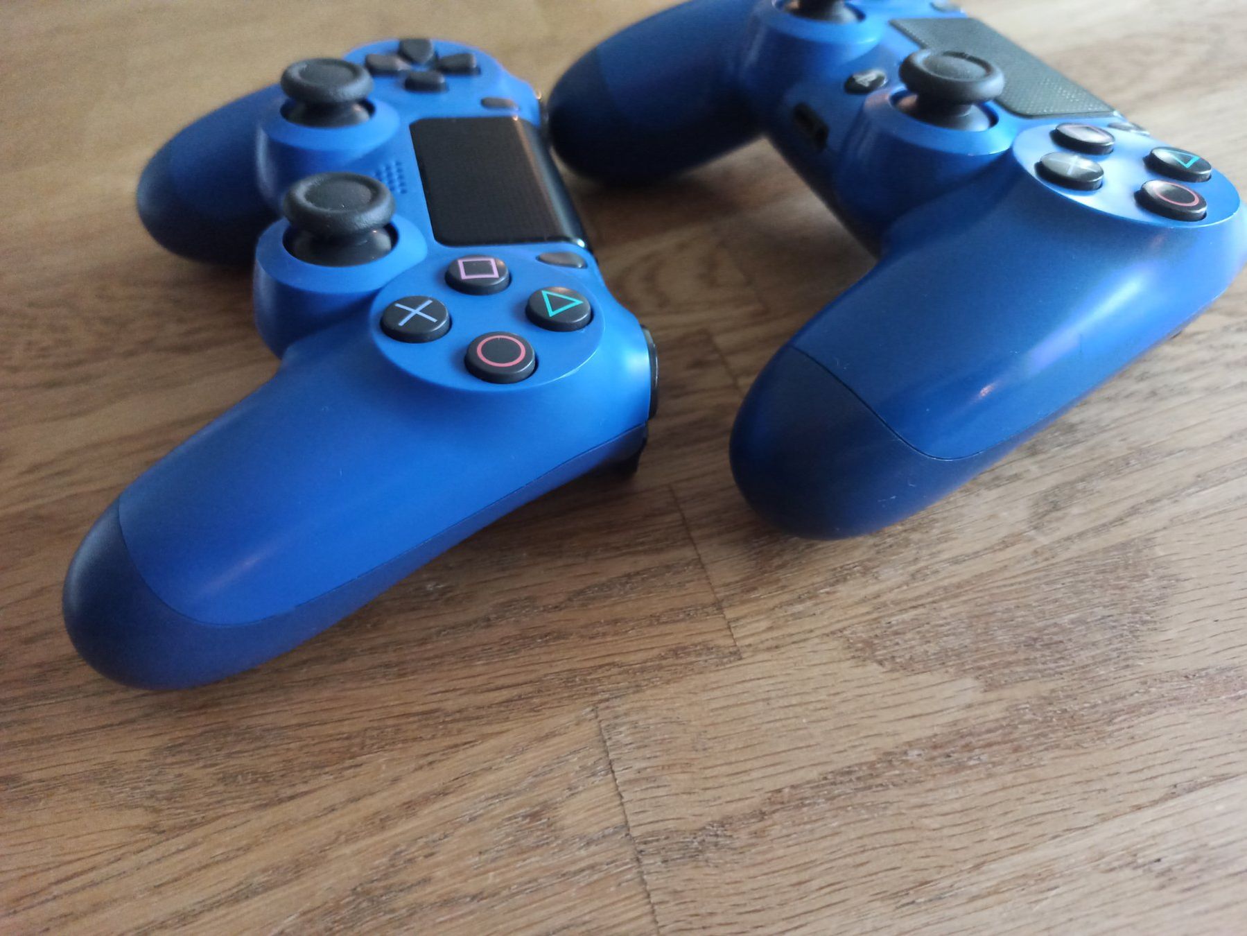 Manettes: 2 x Original Controller Sony PS4 Wireless DualShock 4 V2 – D'occasion à Oberweningen par mar_87mx 5