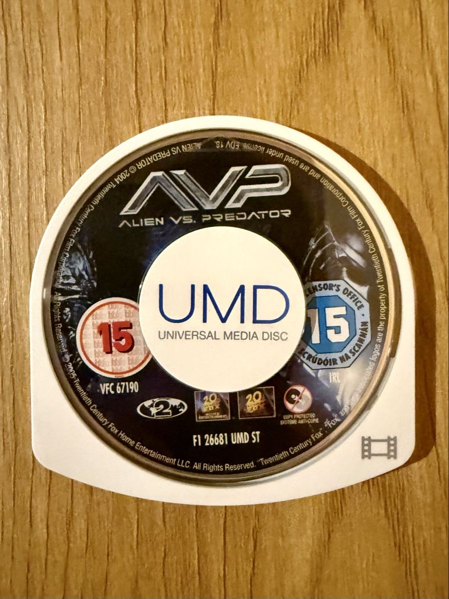 Tutti i DVDs: Alien vs Predator - UMD Video – Usato da Aumont venduto da Lango 2