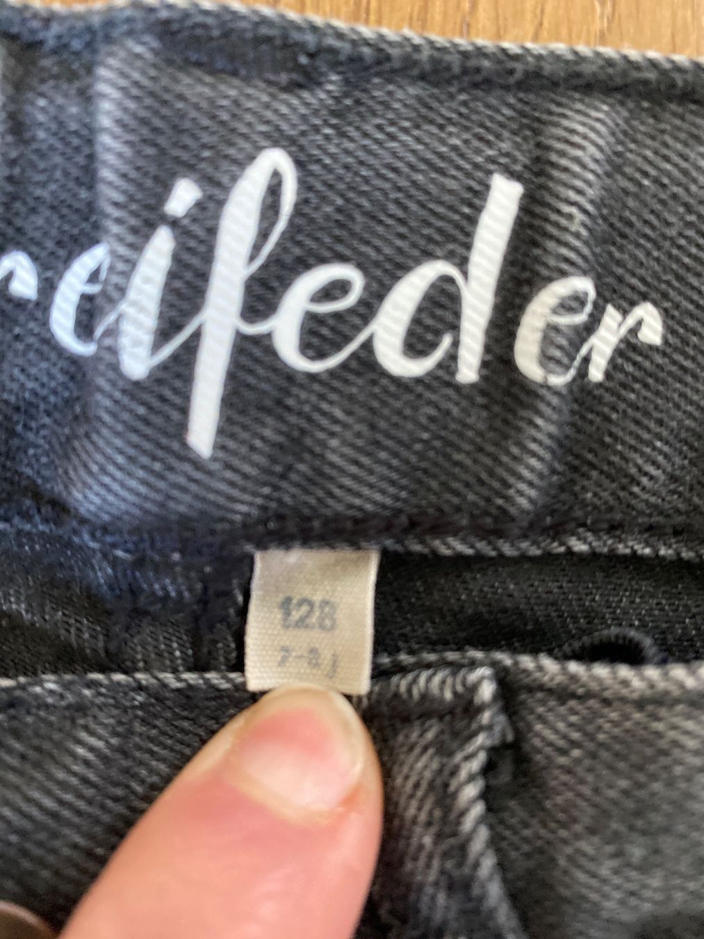 Hosen: Dreifeder Jeans schwarz, Grösse 134, elastischer Bund – Gebraucht aus Suhr von Jade87 2