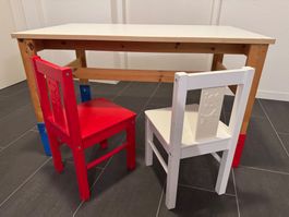 IKEA Kindertisch mit zwei Stühle zum sagenhaften Preis
