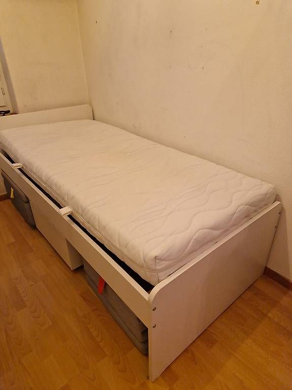 Lits: Malm Bett 90x200 mit Matraze – D'occasion à Rüti ZH par Jebe79 4