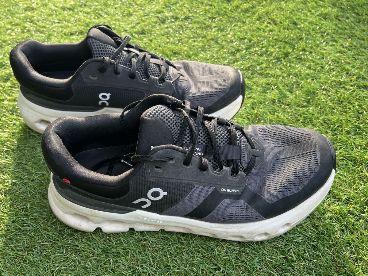 On Chaussures hommes: ON Running Laufschuhe Grösse 43 gebraucht – D'occasion à Riggisberg par Dive0 1