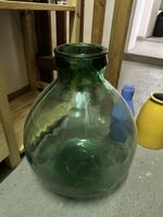 Grüner Glasbehälter / Vase