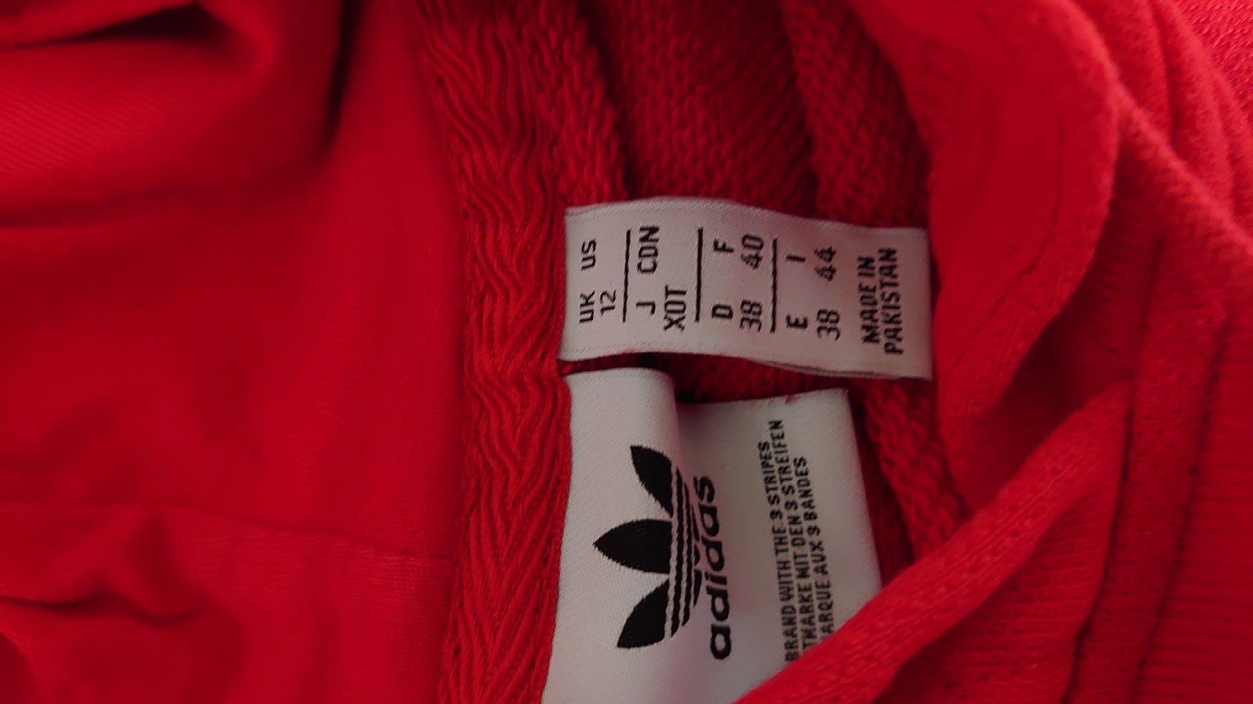Adidas Lotti di vestiti: Adidas Kleiderpaket  – Usato da Oberbüren venduto da cas_hnn7 9