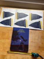 Astronomie Buch mit Sternenkarte kuppelformig zum Ausschn...