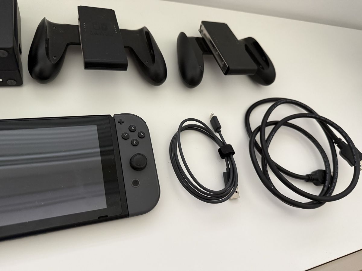 Nintendo Console: Nintendo Switch Konsole mit Zubehör – Usato da Steinach venduto da Giusep7 1