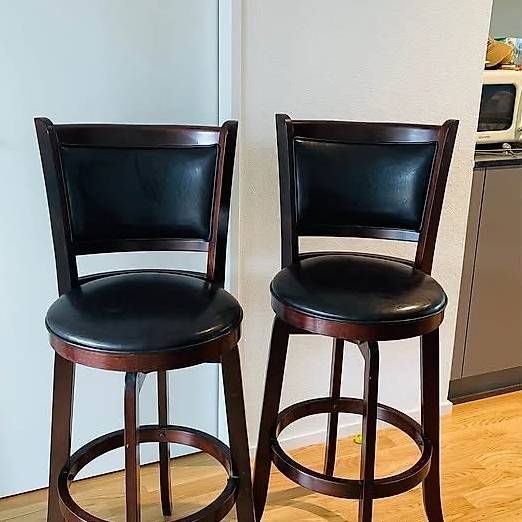 Sedie: 2 Wooden Bar Chairs / Stools – Usato da Kriens venduto da eni_fth8